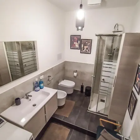 Mr Square Apartment *